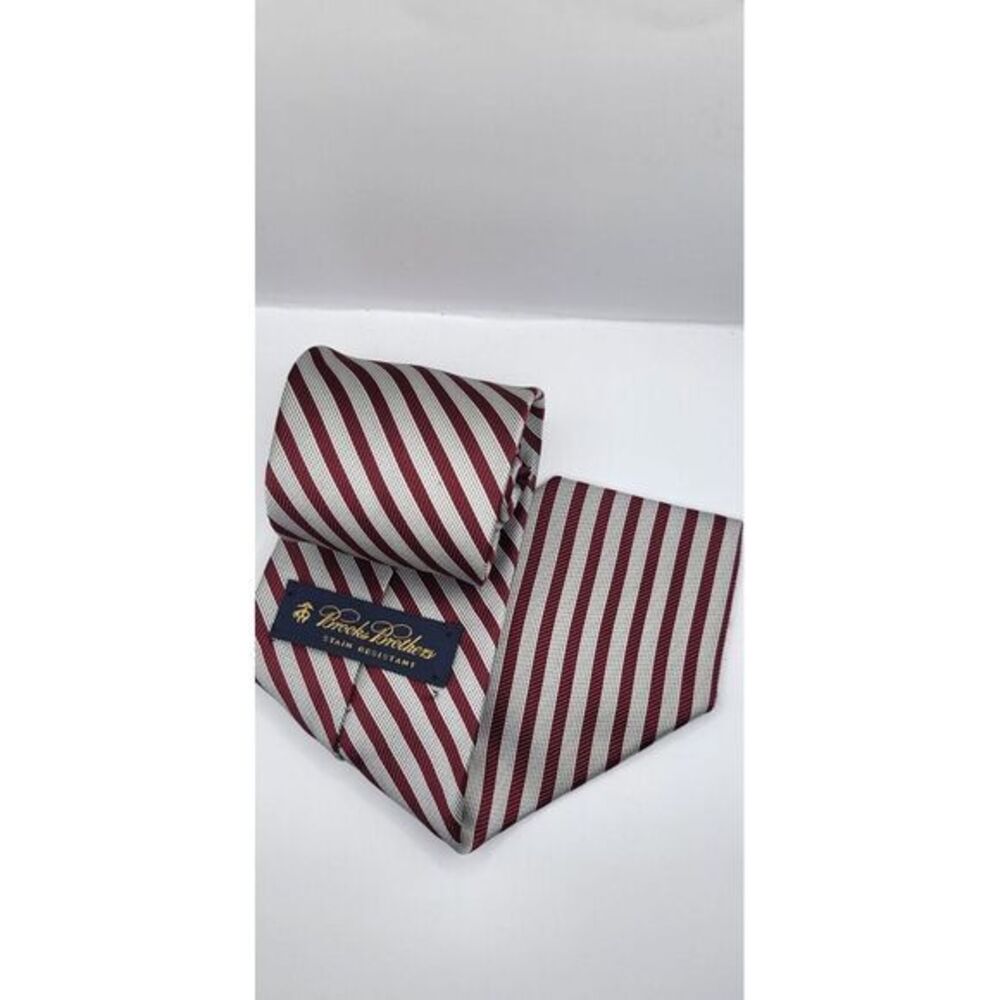 Brooks Brothers Makers Pure Silk Neck Tie Red Striped Made in USA